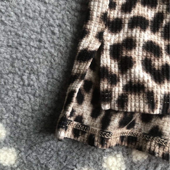 (Betsey Johnson) Leopard Cheetah Animal Print 2-Piece Pajama Set - MEDIUM - Picture 5 of 9